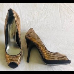 CALVIN KLEIN Gold Metallic Peep Toe Heels business